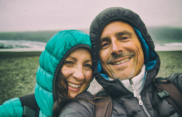 Canvas Print - Couple happy in Iceland on summer season