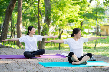 Wall Mural - Image of Asian mother and daughter exercise at park