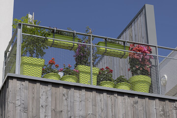 Sticker - Alignement de pots et jardinières sur une terrasse