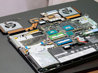 Aufkleber - Changes thermal grease on the processor and graphics processor. Cooling upgrade concept.