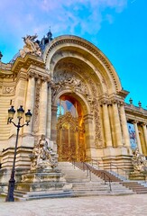 Wall Mural - detail of the facade of the Petit Palais in Paris