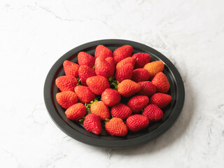 Canvas Print - strawberries on a plate