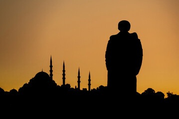 Wall Mural - Silhouette of the Suleymaniye Mosque and Architect Sinan Statue