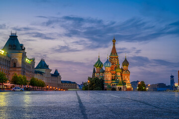 Fototapete - Saint Basil's Cathedral and Red Square in Moscow, Russia. Architecture and landmarks of Moscow. Night cityscape of Moscow