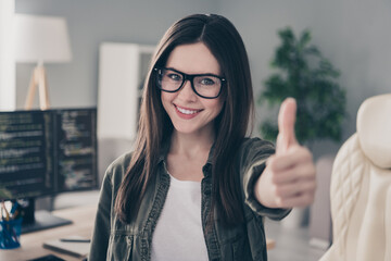 Poster - Portrait of beautiful cheerful girl nerd geek giving thumbup advert web development company at workplace workstation indoors