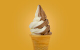 Lody włoskie o smaku waniliowo czekoladowym w wafelku. Desery lodowe na jednolitym tle.
