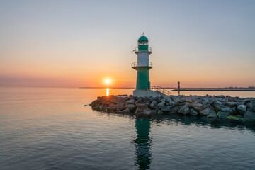 Wall Mural - lighthouse molenfeuer westmole at sunrise, warnemünde, rostock, mecklenburg-vorpommern, germany