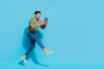 Canvas Print - Full length profile portrait of impressed energetic person use tablet isolated on blue color background