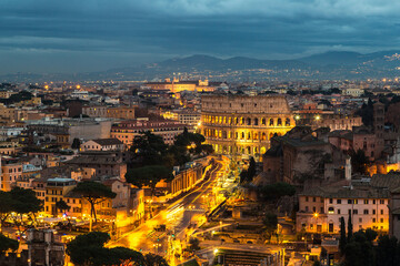 Fototapete - Colosseum at night in Rome