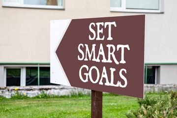 Wall Mural - Set smart goals. Pointing arrow banner with inscription
