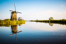 Horizontal Picture Of The Famous Dutch Windmills At Kinderdijk, A UNESCO World Heritage Site. On The Photo Are Five Of The 19 Windmills At Kinderdijk, South Holland, The Netherlands, Which Are Built