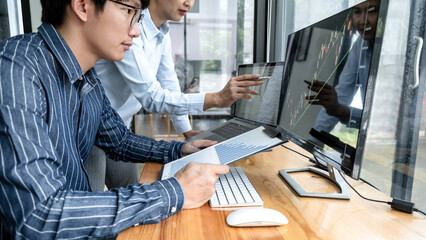 Aufkleber - Business trader team checking stock market online analyzing graph data on laptop screen to brainstorming about trading online while working together in office