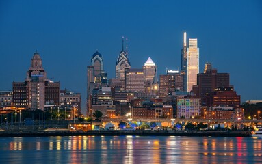 Fototapete - Philadelphia city skyline night river