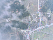 Guizhou Jin Screen: Mist Village Beautiful Picture
