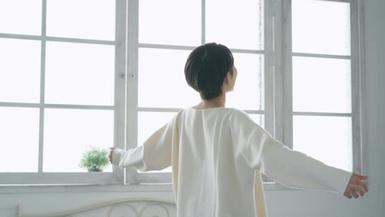 Aufkleber - リラックスするミドル女性　ボディケア