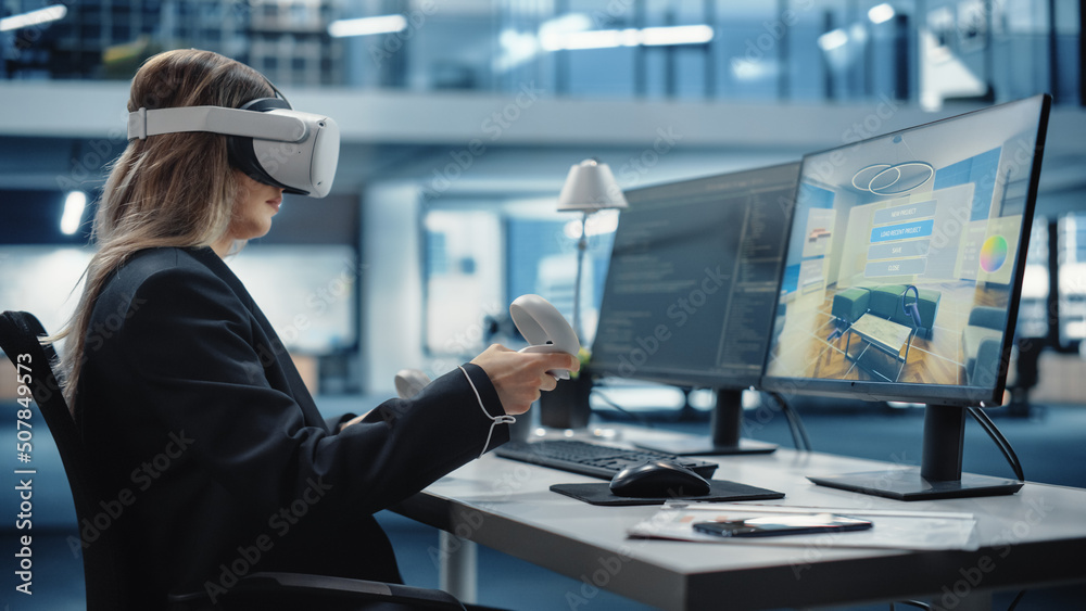 Interior Designer Using a Virtual Reality 3D Software to Work on Home ...