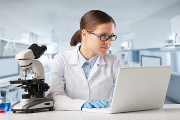 Canvas Print - Female young Scientist Working in The Lab