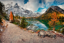 First Snow Covered Of The Shore Of Braies Lake. Calm Autumn Scene Of Dolomiti Alps, Naturpark Fanes-Sennes-Prags, Italy, Europe. Beauty Of Nature Concept Background.