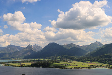 Wall Mural - Schönes Salzkammergut; Blick vom Aberseeblick über den Wolfgangsee zu Sparber, Rinnkogel,  Bleckwand und Wieslerhorn