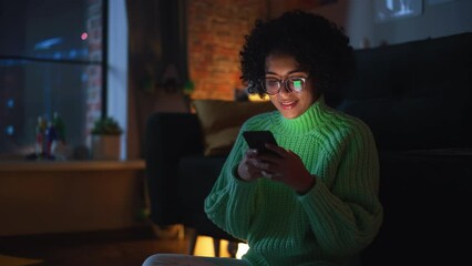 Fototapete - Latin Concentrated Woman Typing Message at her Smartphone During the Evening at Home. Internet Addicted Female Using Mobile Phone App for Online Shopping, Social Media, Internet Browsing