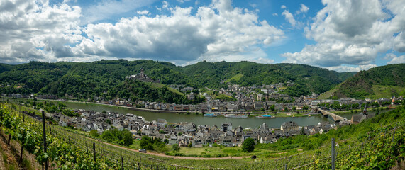 Wall Mural - Cochem an der Mosel mit der Reichsburg