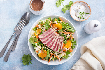 Seared tuna with asian crunchy salad with oranges