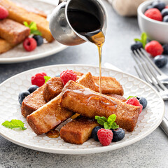 french toast sticks with maple syrup and berries