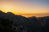Fototapeta Na ścianę - Zachód słońca w górach, wyspa Majorka, Hiszpania.