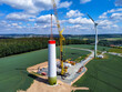Aufbau einer neuen Windkraftanlage für Windenergie