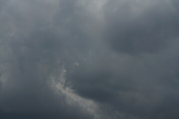 Wall Mural - Wolken Himmel kurz vor oder nach einem Gewitter mit Regenschauer