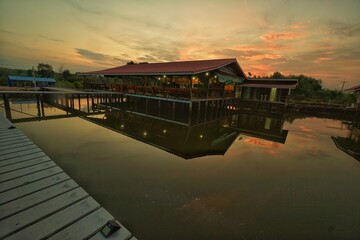 Wall Mural - sunset on the lake