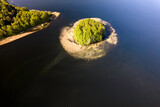Fototapeta Na ścianę - Widok z góry jezioro Wierzchowo w Polsce. Zielony las otaczający jezioro i czysta niebieska woda Krajobraz wiejski w Polsce.