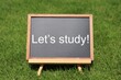 © pote - Let's studyの文字が書かれたブラックボード