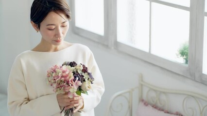 Poster - 花束を持った女性　美容イメージ