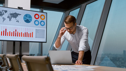 Poster - Young corporate manager working on laptop