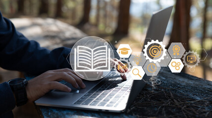 Aufkleber - In online education and internet technologies, the e-learning notion is concept. Online training courses, webinars, and teaching. Developing skills