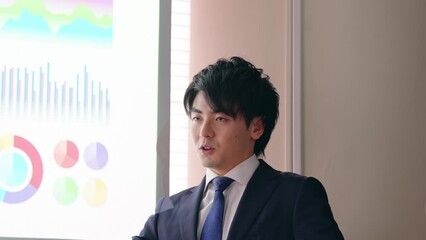 Poster - 講義する男性　プレゼンテーション　発表