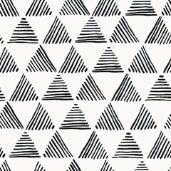 Poster - Seamless hand drawn geometric pattern with black striped triangles