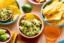 Avocado Dip With Corn Chips
