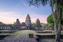 Thaïlande, Province De Nakhon Ratchasima: Le "Prasat Phimai", Temple Khmer Dans Le Parc Historique De Phimai.