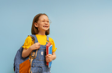 Wall Mural - girl is ready to back to school