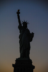 Wall Mural - Etats Unis USA US Amerique New York Statue Liberté Lady Liberty coucher soleil