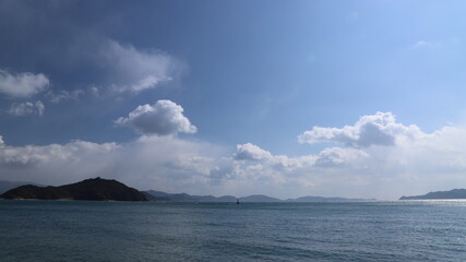 夏の青空と白い雲