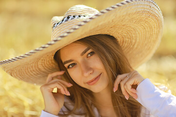 Wall Mural - girl field straw hat summer look, freedom field happiness portrait young woman