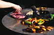 Grillen, Grill, Grillplatte, Fleisch, Steak, Steaks, Flanksteak, Gemüse, Kartoffeln