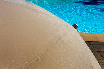 Poster - Parasol sur plage de piscine 