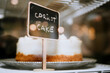 © EvaHM - sign indicating that the cake exposed in the background is carrot