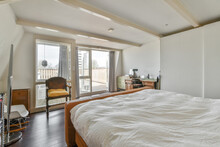 Spacious Bright Bedroom With Sa Stinning View From The Panoramic Window