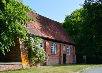 Wall Mural - Historische Kapelle im Frühling im Dorf Bothmer, Niedersachsen