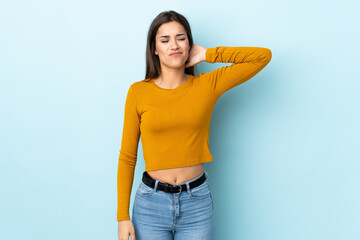 Poster - Young caucasian woman isolated on blue background with neckache